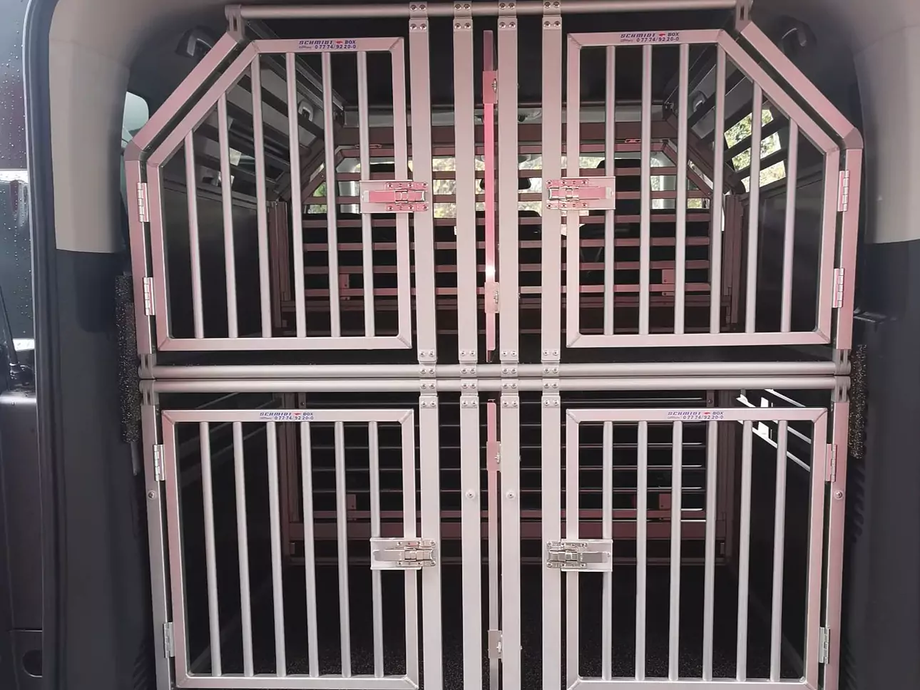 Massangefertigte Doppelhundebox