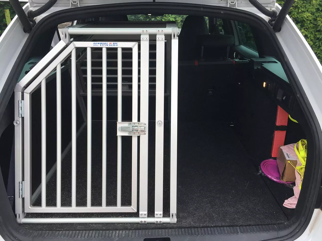Massangefertigte Doppelhundebox