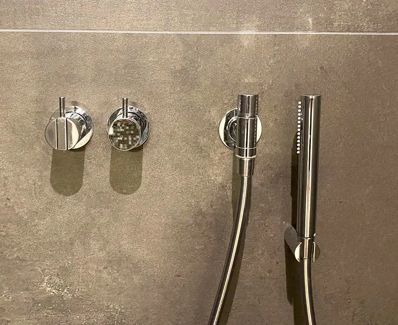 Duscharmaturen bearbeitet.jpg