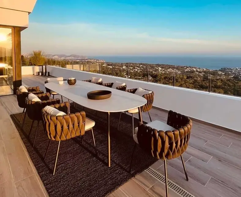 Gesamtkonzept-Terrasse-Villa-Calpe-Spanien-07.webp