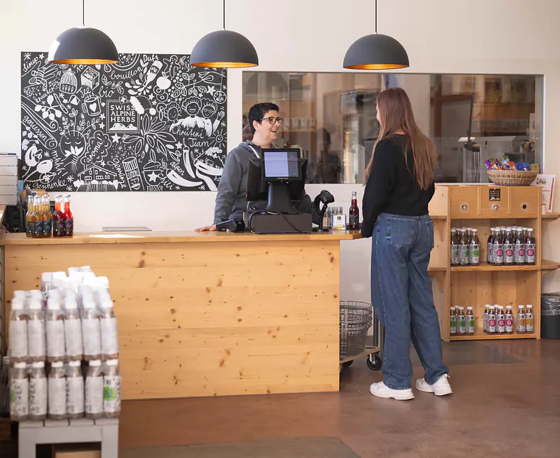 swiss-alpine-herbs-laden-daerstetten.jpg