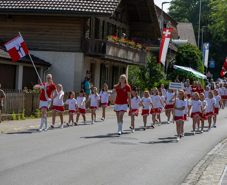 Bild Marschparade-small.jpg