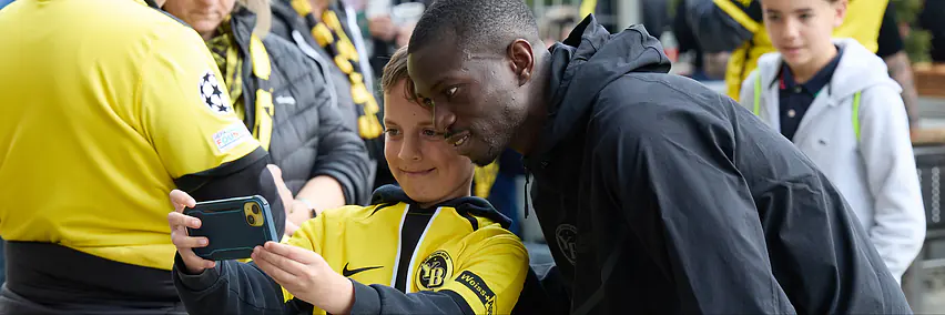 AUTOGRAMMSTUNDE             mit YB-Spielern