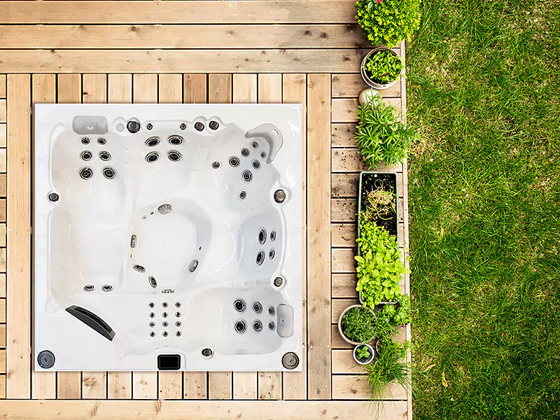 WHIRLCARE Whirlpool